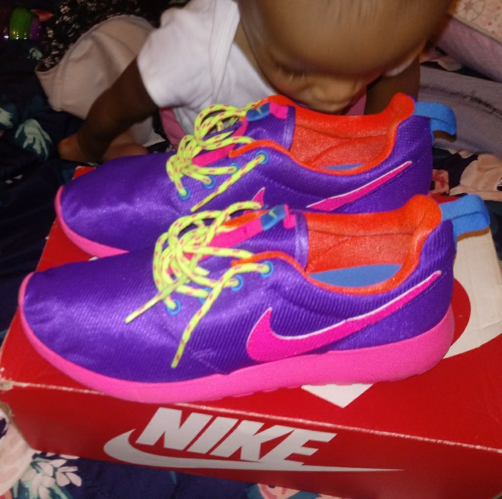 Purple Nike roshe